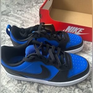 Boys Nike Court Borough Low Recraft size 4